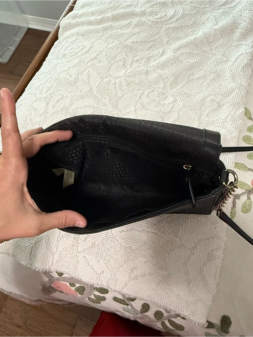 Kate Spade New York Black Saffiano Leather Crossbody Bag Gold Chain Accent‎